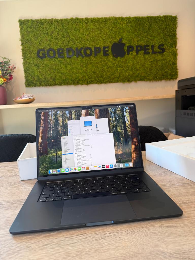MacBook Air 15 inch m3 8GB 256GB Midnight, Ophalen, Gebruikt, Cupertino California, Support@apple.com