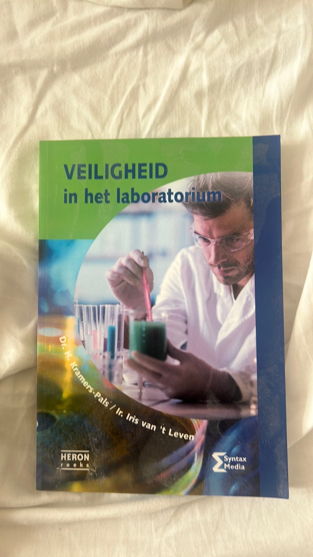 H. Kramers-Pals - Veiligheid in het laboratorium, Ophalen of Verzenden, Zo goed als nieuw, H. Kramers-Pals; I. van 't Leven, Nederlands