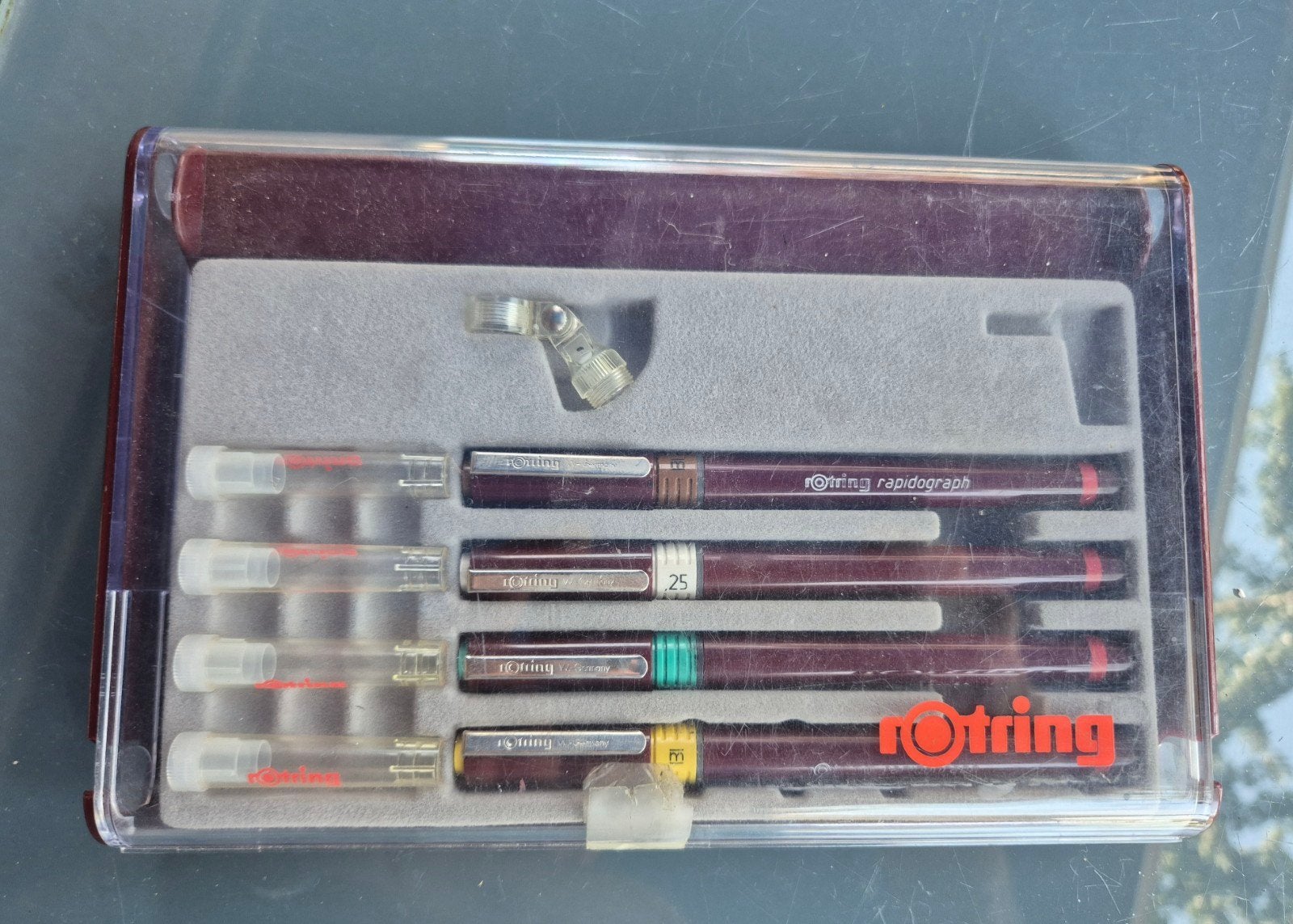 Rotring pennen set, Ophalen