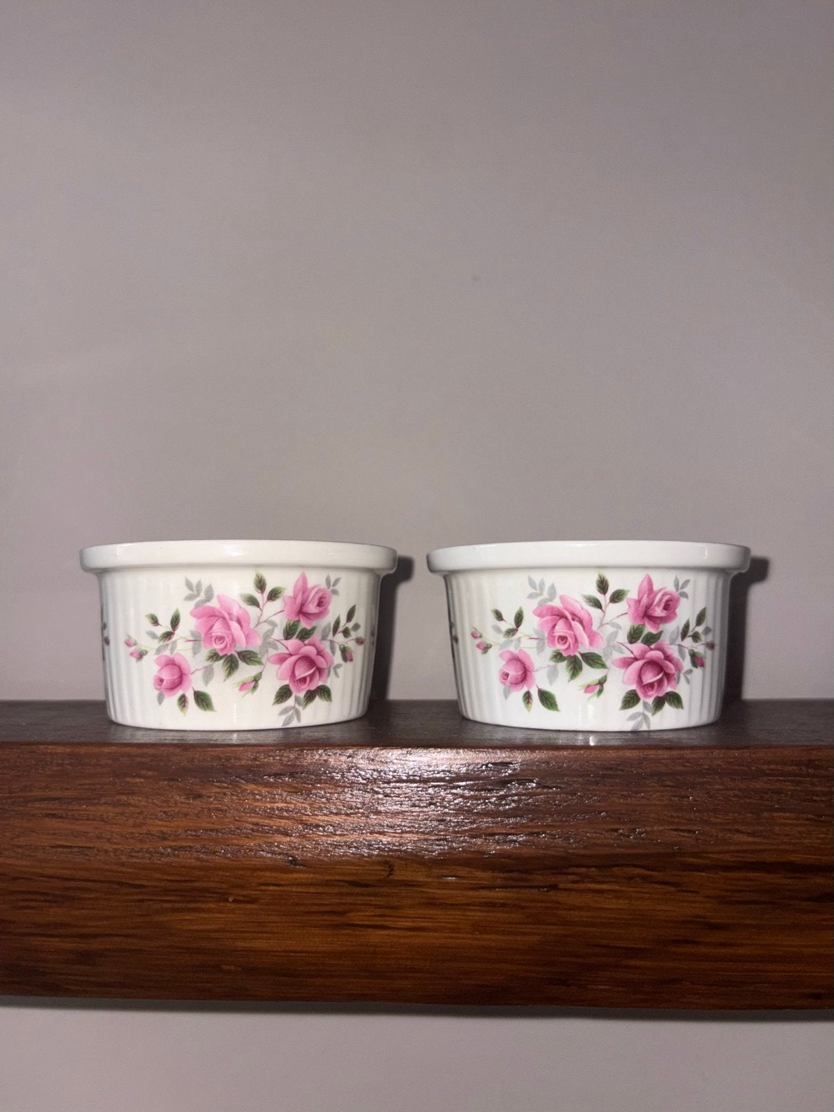 Set van 2 Wedgwood Tunstall soufflébakjes met rozen, Antiek en Kunst, Antiek | Porselein, Ophalen of Verzenden