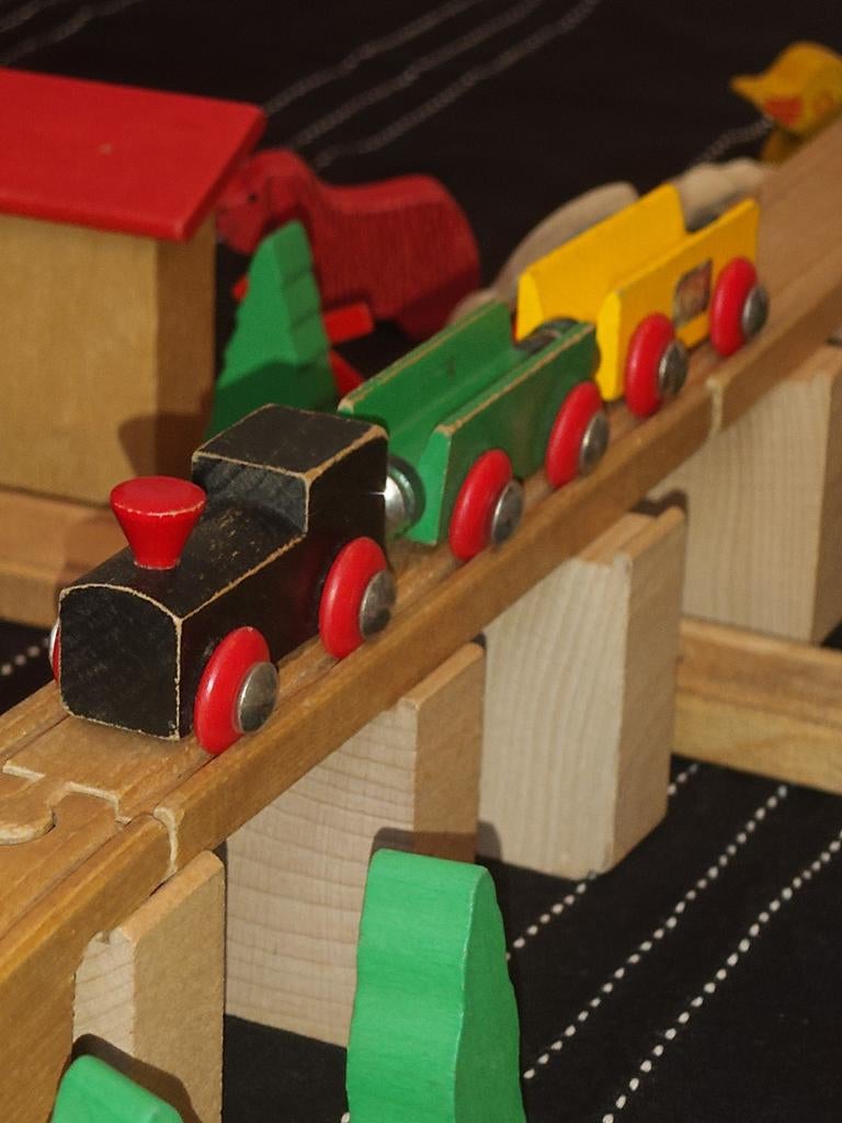 Brio houten treinbaan met accessoires vintage, Ophalen of Verzenden, Gebruikt, Rij- of Hobbelspeelgoed