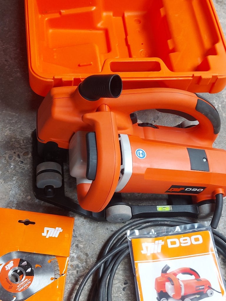 Spit d90 muurfrees incl nieuw 2x zaabladen, Ophalen, Nieuw, 1200 watt of meer, 30 tot 70 mm