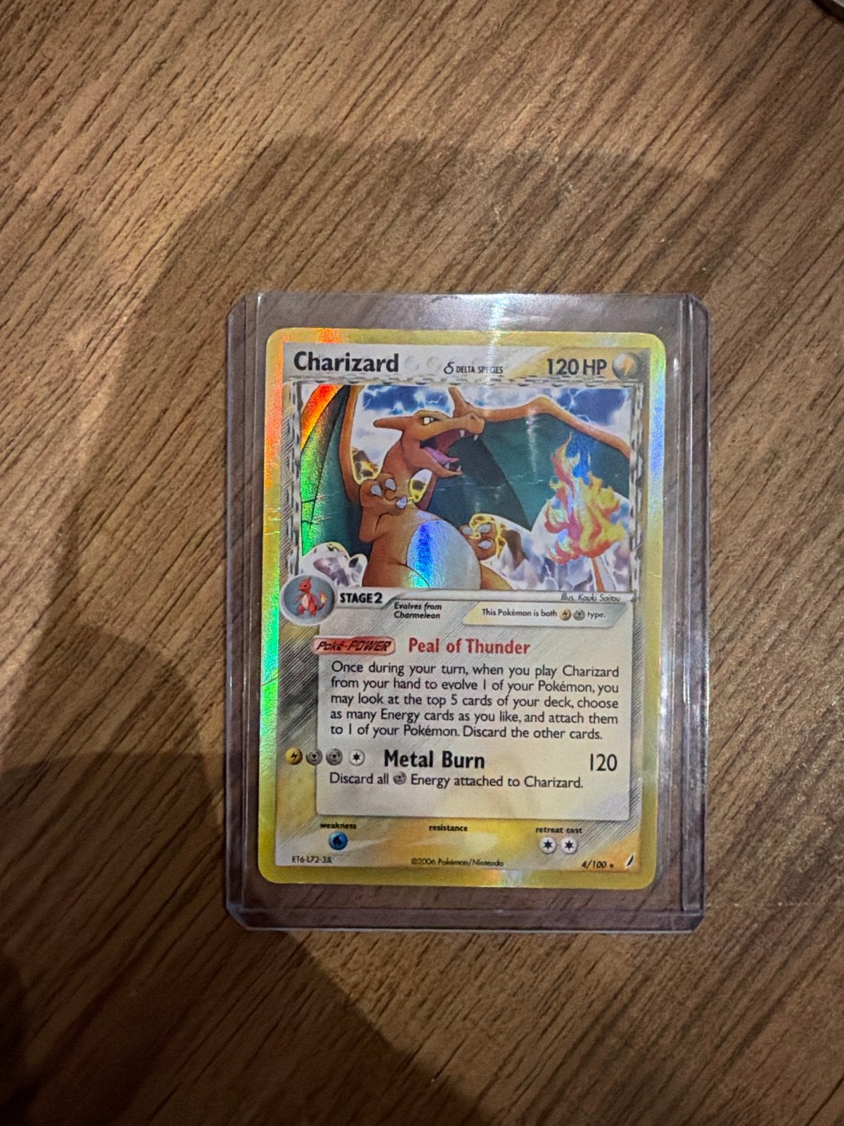 Charizard Delta Species Holo 4/100 Pokémon Kaart, Ophalen of Verzenden, Gebruikt, Losse kaart, Foil