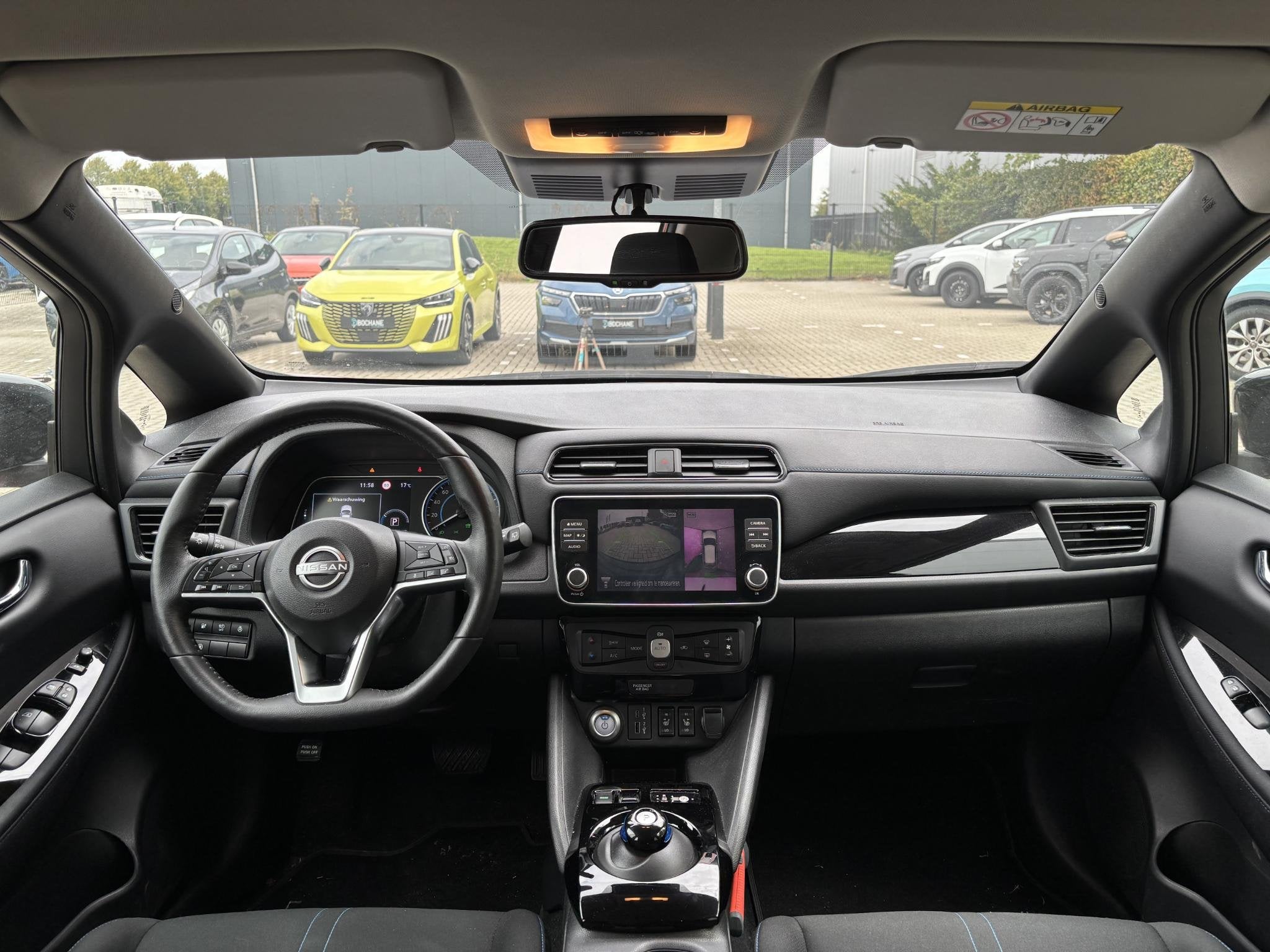 Nissan LEAF N-Connecta 40 kWh l voorstoelen verwarmd l Apple, Auto's, Stof, Gebruikt, 150 pk, Origineel Nederlands