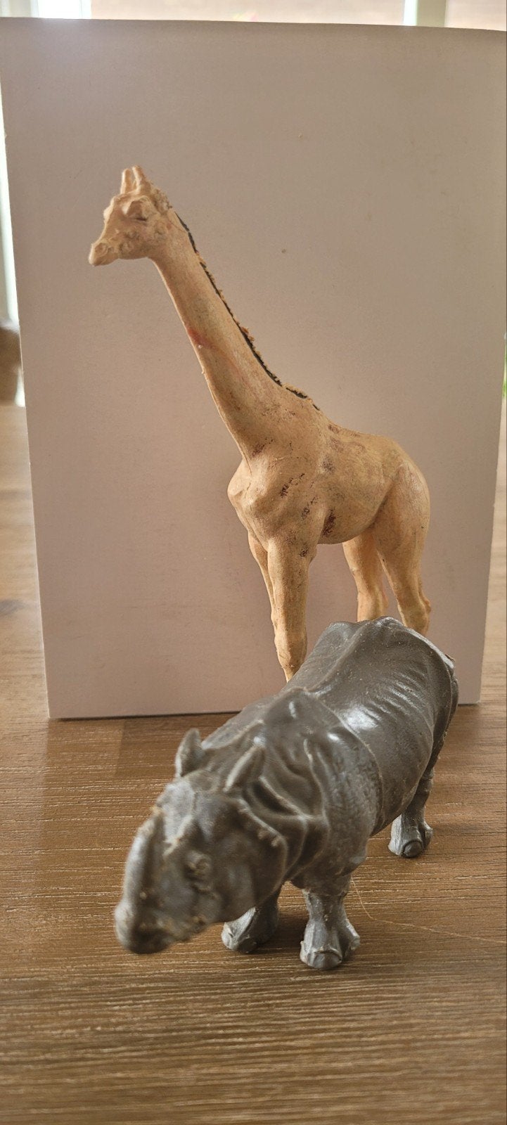 Weinig aangeboden Britains Neushoorn en Giraffe red. staat, Hobby en Vrije tijd, Modelauto's | 1:32, Ophalen of Verzenden, Gebruikt