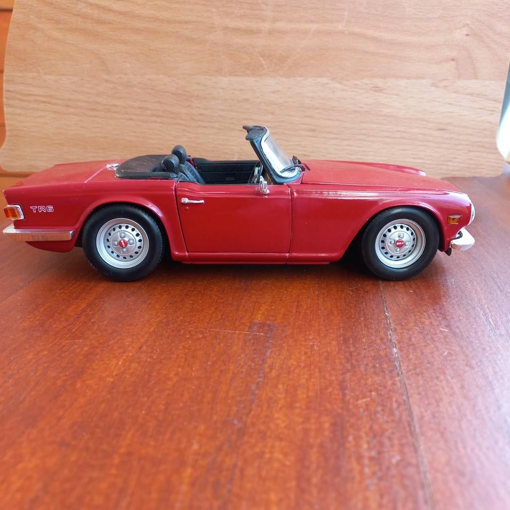 Triumph TR6,1:18, Britains Collectibles, als nieuw, met doos, Hobby en Vrije tijd, Modelauto's | 1:18, Ophalen of Verzenden, Zo goed als nieuw