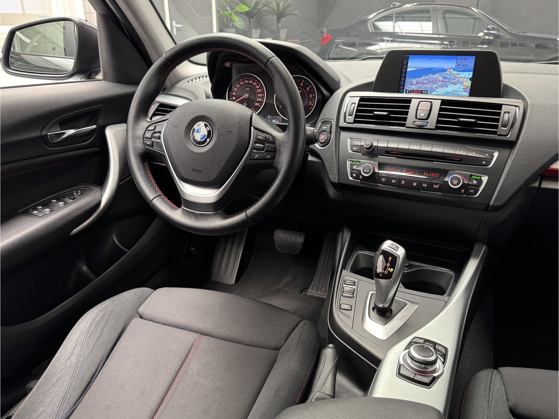BMW 1-serie 116i Sport 2013, 18", Xenon, Voorstoelen verwarm, Auto's, BMW, Gebruikt, 4 cilinders, Zwart, 650 kg