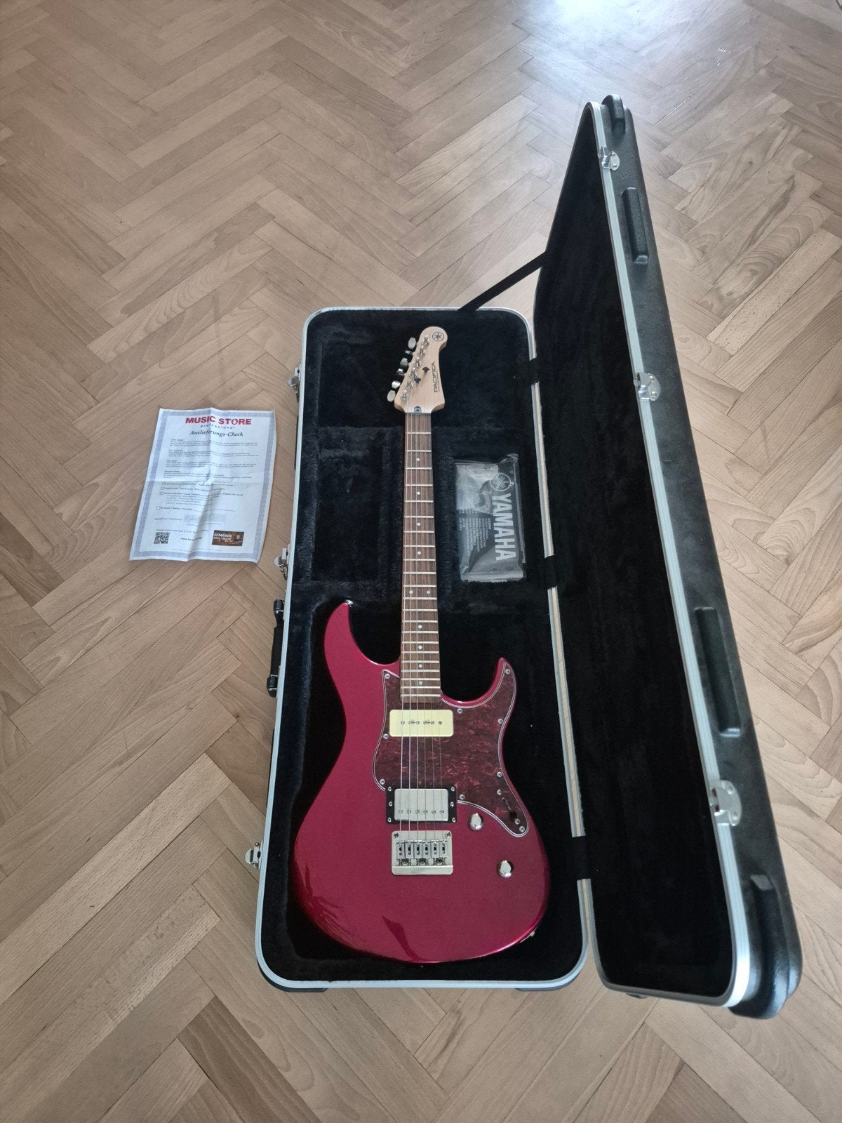 Yamaha Pacifica 311H Red Metallic, Muziek en Instrumenten, Ophalen of Verzenden, Zo goed als nieuw, Solid body, Overige merken