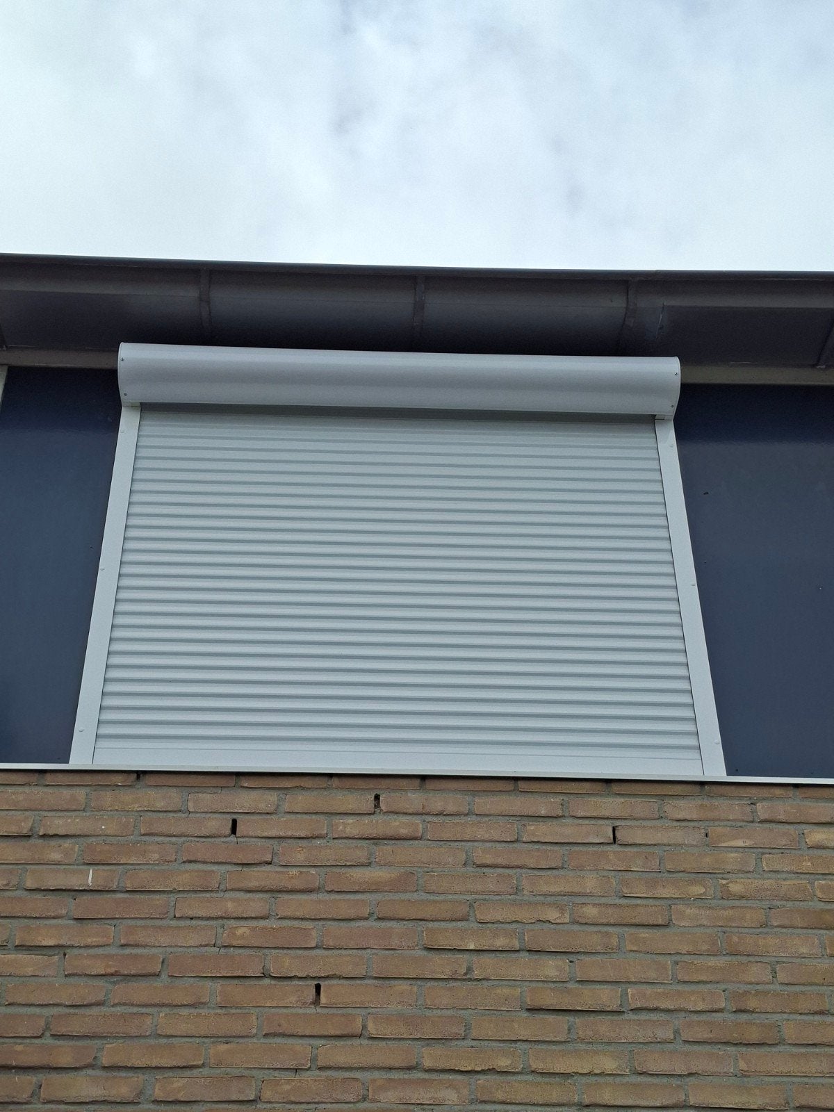 Nieuw rolluik wit 256,5 cm breed, 133,5 cm hoog, Doe-het-zelf en Verbouw, Ophalen, Nieuw, 200 cm of meer, Elektrische bediening