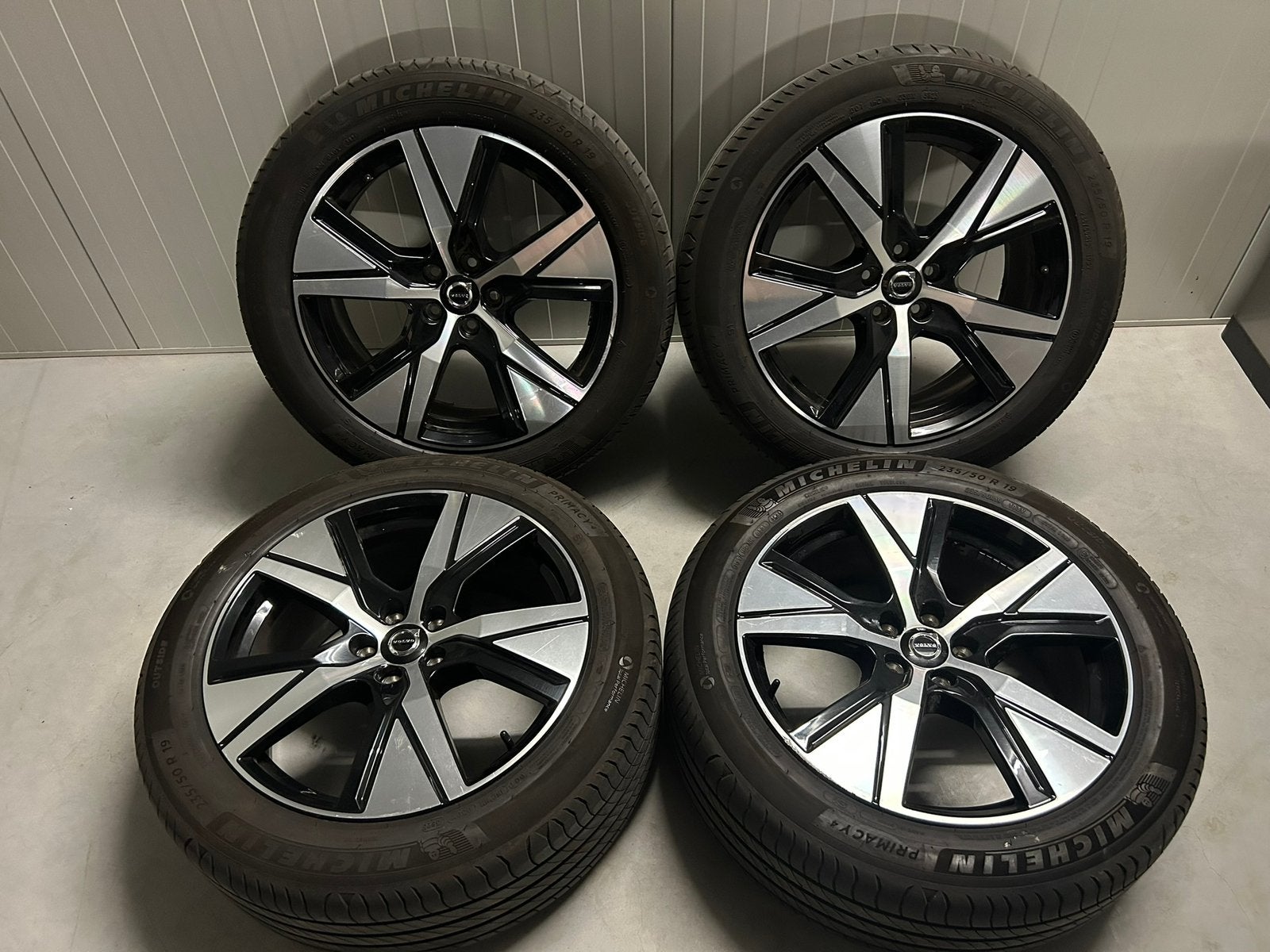 Originele Volvo XC40 19 inch 5x108 Michelin zomer 2023, Auto-onderdelen, Banden en Velgen, Gebruikt, Banden en Velgen, 235 mm
