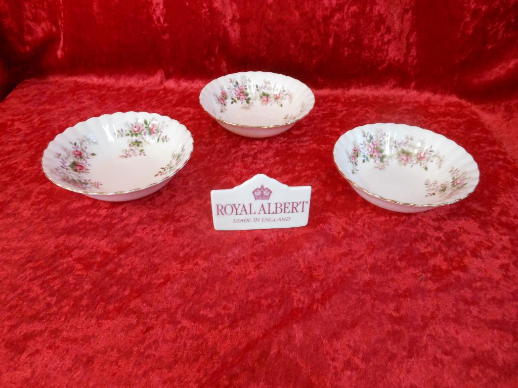 Royal Albert Lavender rose schaaltjes, Verzamelen, Ophalen of Verzenden, Zo goed als nieuw, Porselein, Bord of Schaal