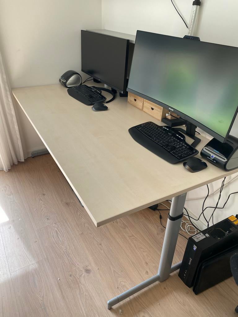 Bureau 180 x 90 in hoogte verstelbaar elektrisch, Huis en Inrichting, Bureaus, Ophalen, Gebruikt, In hoogte verstelbaar, Overige merken