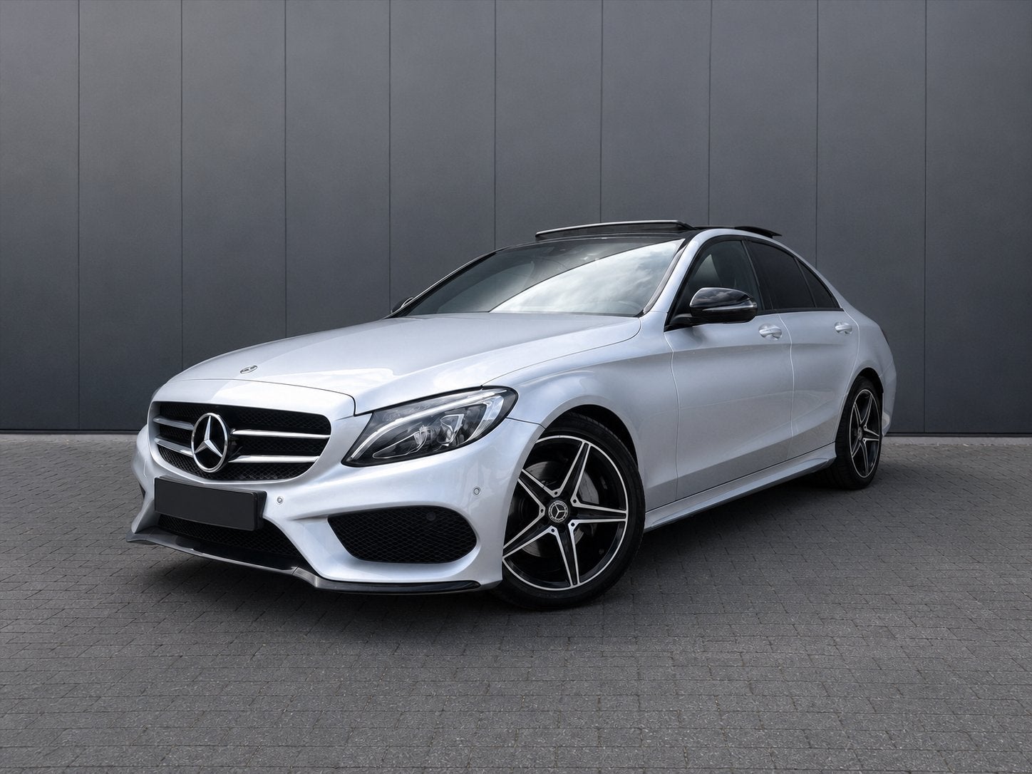 Mercedes-Benz 180 AMG Night Pakket l Pano l Keyles l Camera, Automaat, 1800 kg, Particulier, Sedan