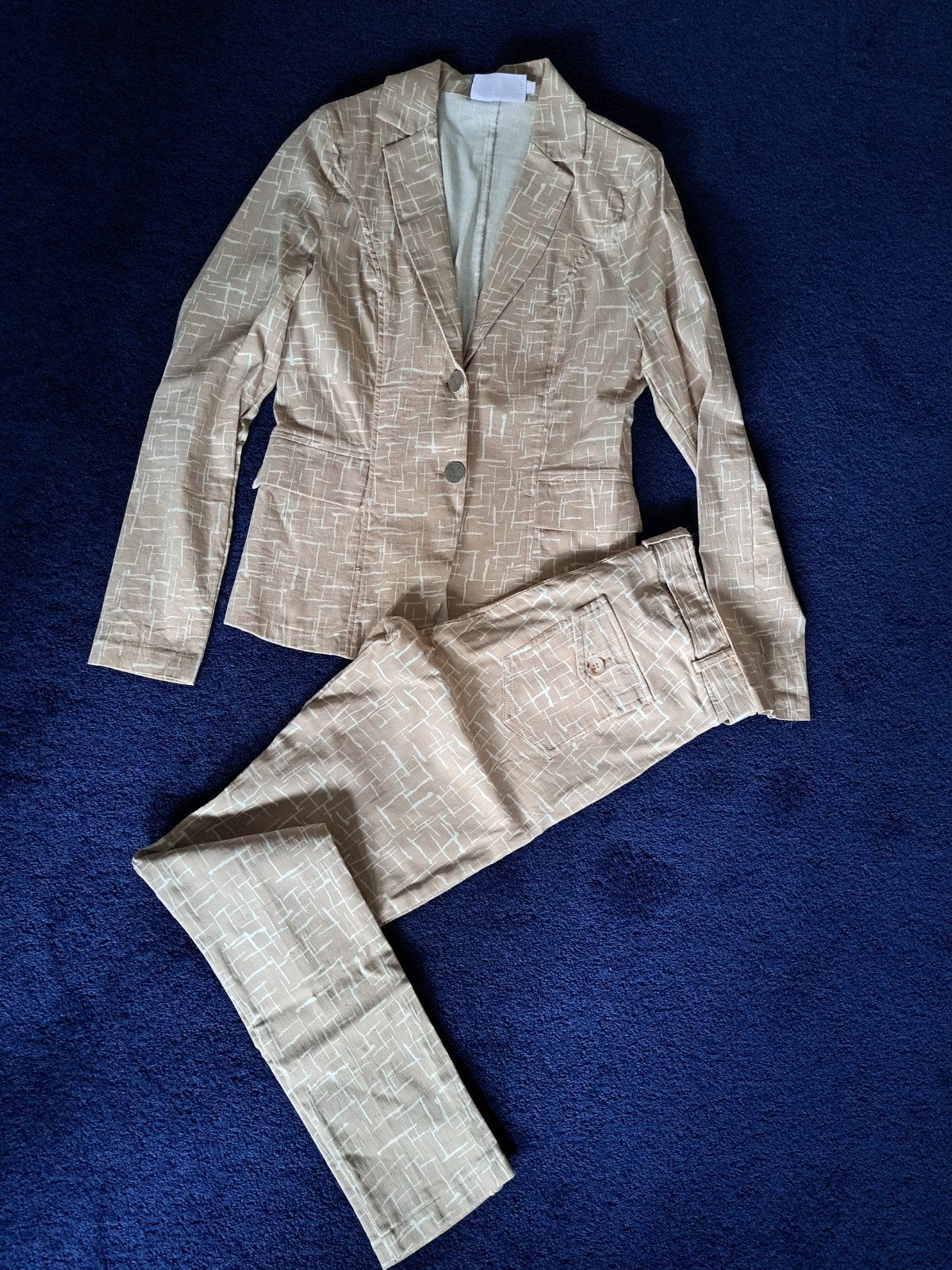 Helena hart  set broek met jasje, Verzenden, Zo goed als nieuw, Maat 38/40 (M), Beige