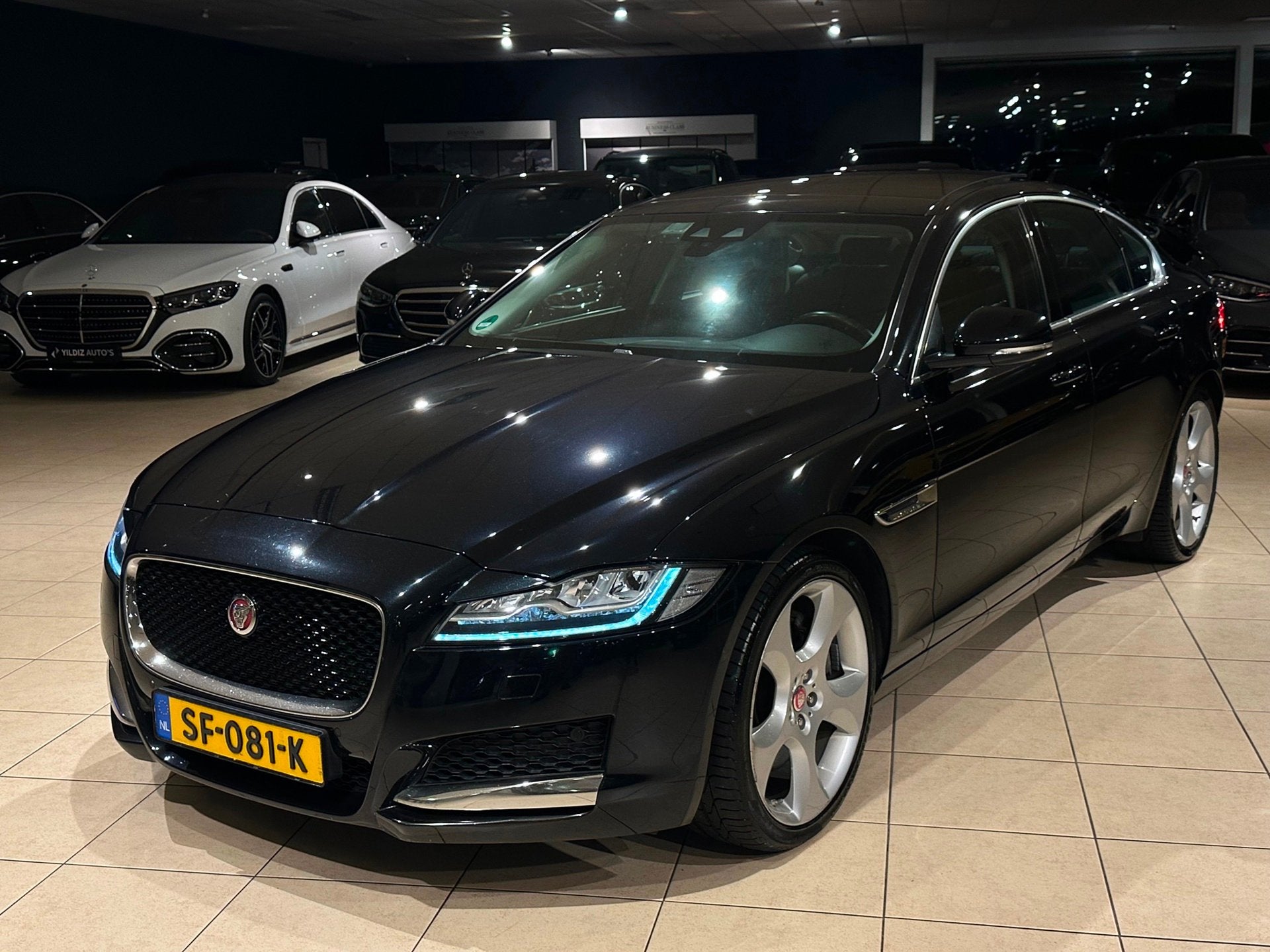 Jaguar XF 3.0 Portfolio/306pk/Panorama/Leder/Camera, Auto's, Automaat, Dealer onderhouden, Achterwielaandrijving, Gebruikt