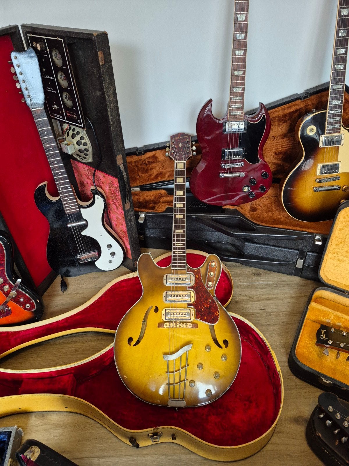 Foto 5 van Gitaar collectie vintage/high end. Gibson Harmony Burns etc