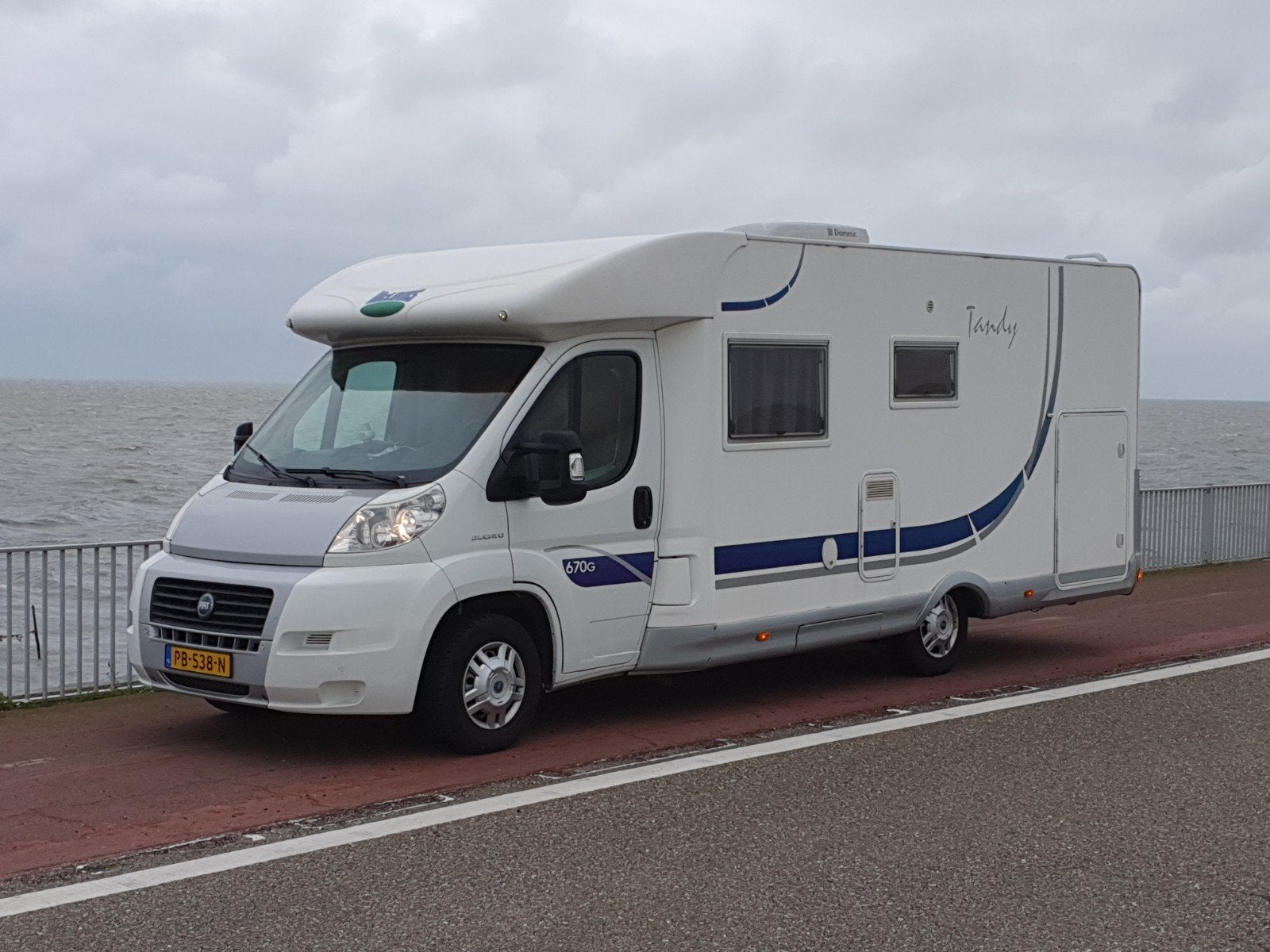 McLouis Tandy 670G - Ruime Camper met 2x airco, Ringverwarming, Fiat, 6 tot 7 meter, Afzuigkap