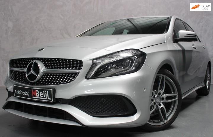 Mercedes-Benz A-klasse 180 AMG Night Edition Plus /Automaat, Auto's, Dealer onderhouden, Gebruikt, 4 cilinders, Leder en Stof