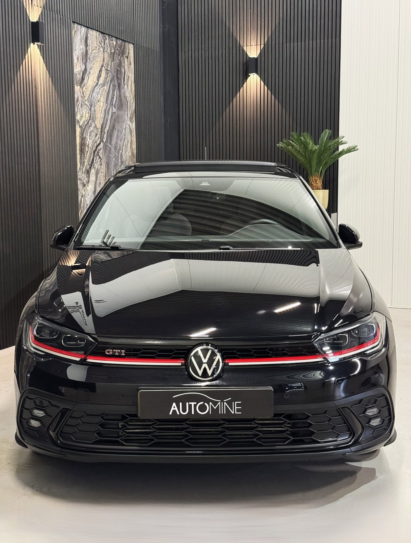 Volkswagen POLO 2.0 TSI GTI|PANO|SFEER|BEATS|BLINDSPOT|KEYLE, Auto's, Dealer onderhouden, Stof, Gebruikt, 4 cilinders