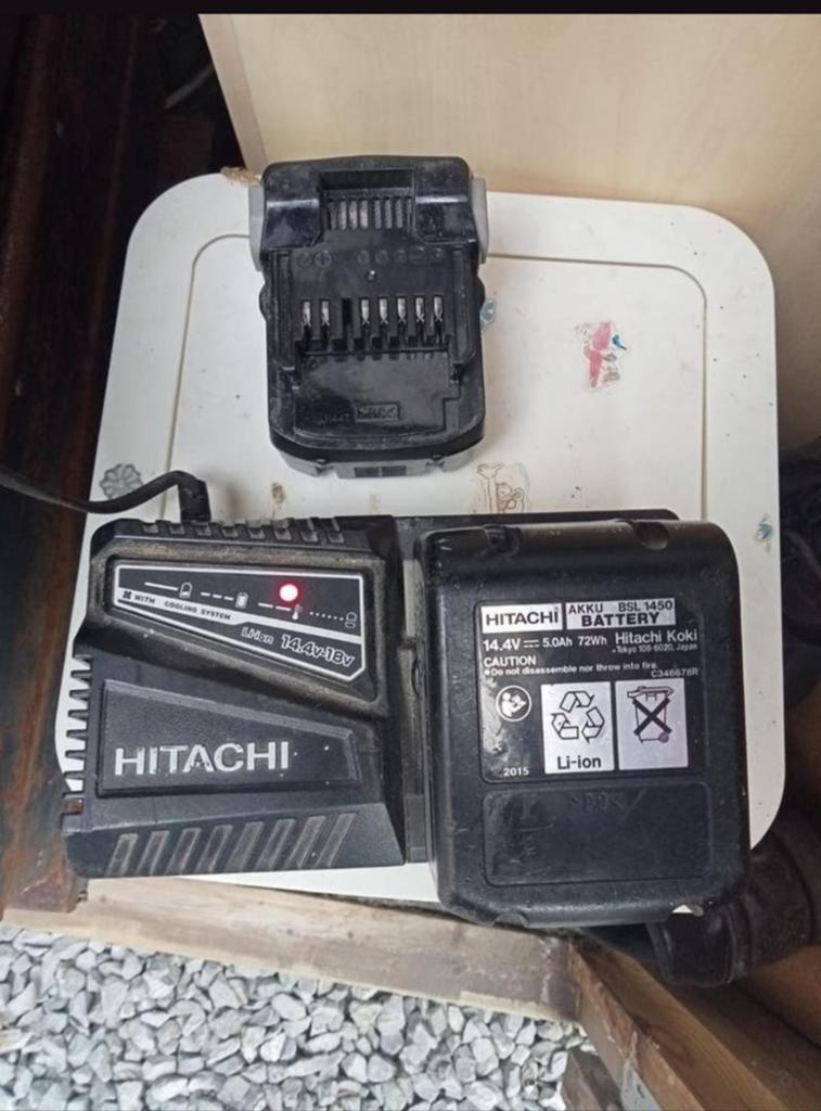 Hitachi accu's (14.4V, 5.0Ah) met oplader voor boormachine, Ophalen, Gebruikt, Boormachine
