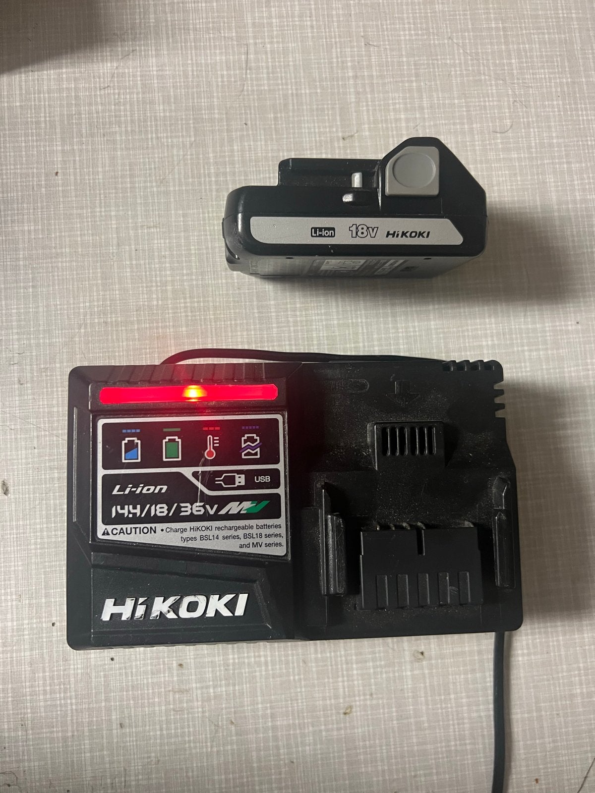 HiKOKI Acculader UC 18YSL3 met 18V 2.0Ah Accu, Ophalen of Verzenden, Gebruikt, Overige typen
