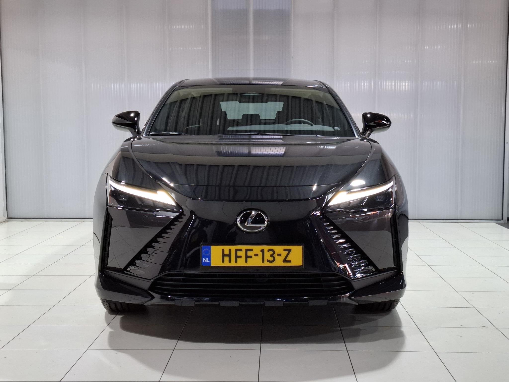 Lexus RZ 450e Comfort Line 71 kWh / 4WD/ NIEUW / 17% bijtell, Auto's, Lexus, Automaat, Dealer onderhouden, Stof, Gebruikt