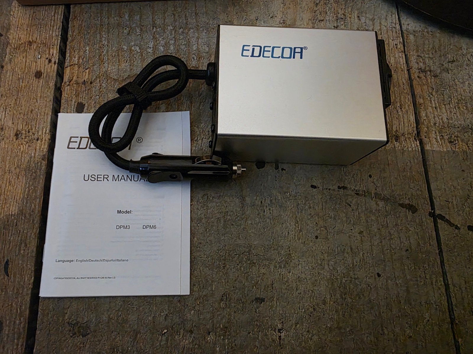 Omvormer 12V naar 230V met USB-poorten, Auto diversen, Ophalen of Verzenden, Zo goed als nieuw