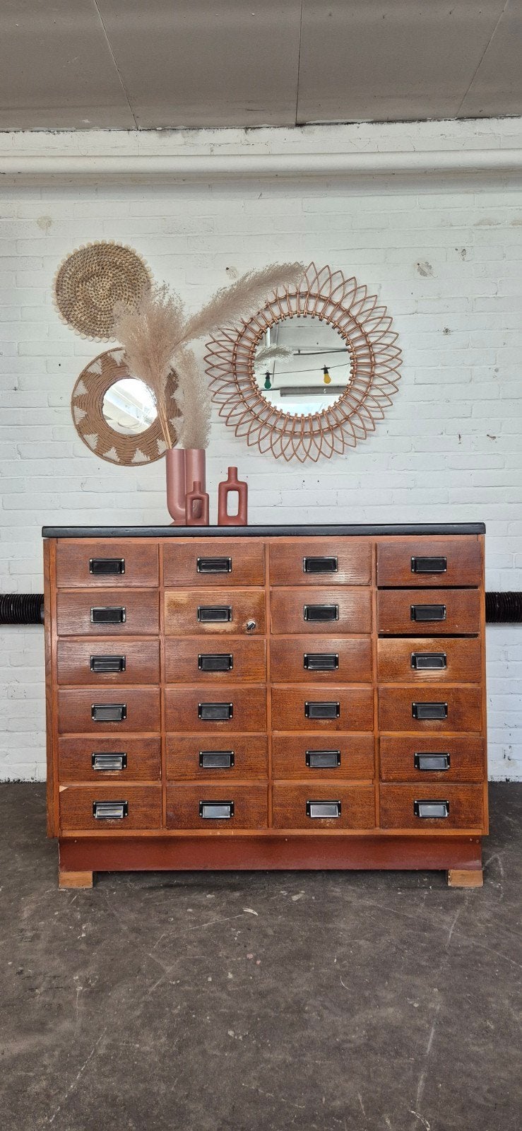 Vintage Houten Toonbank / Ladenkast / Dressoir, 2033NJ, Gebruikt, 100 tot 150 cm, 5 laden of meer