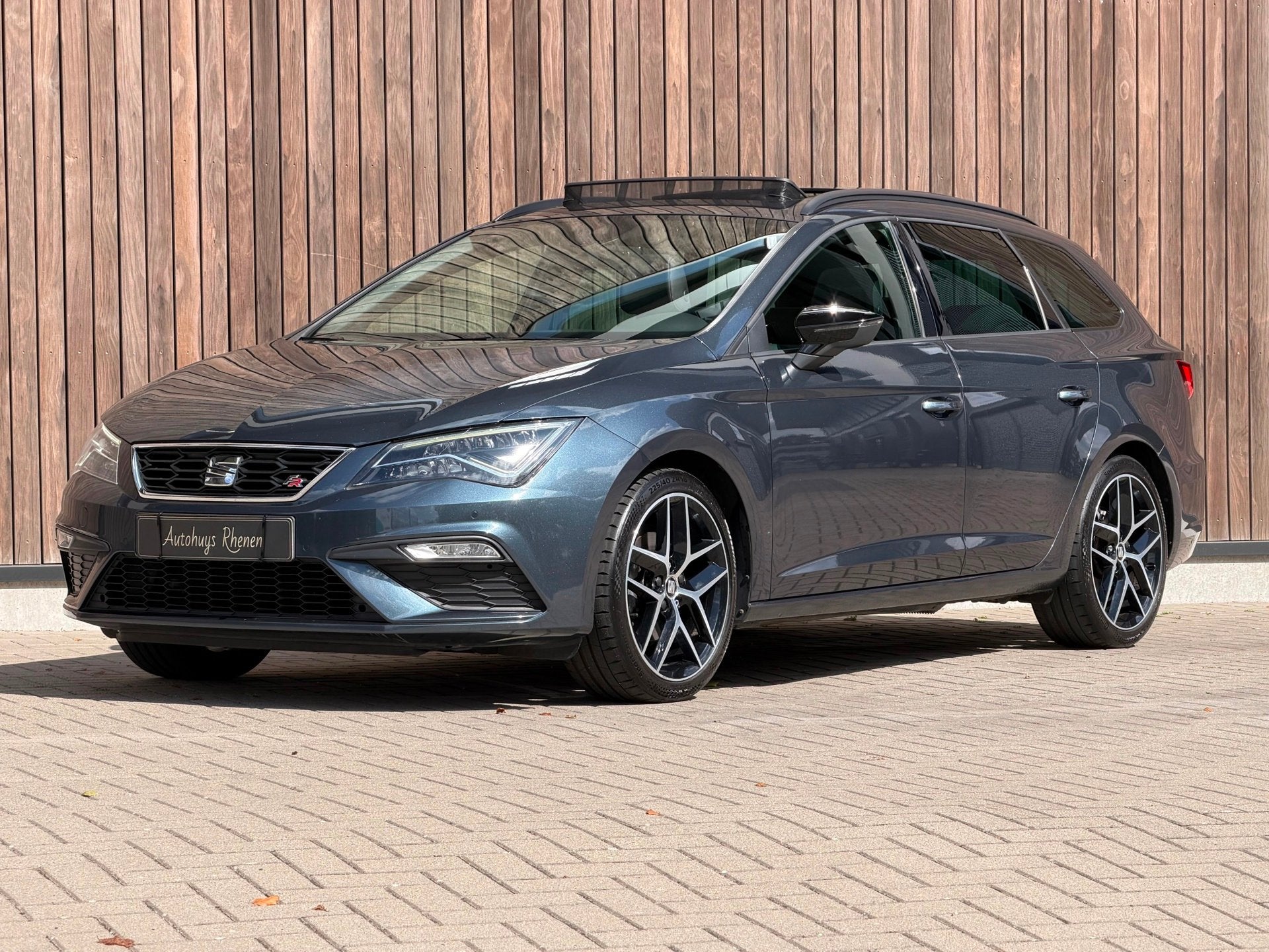 Seat Leon ST 1.5 TSI FR Business Intense / Pano / Trekhaak /, Voorwielaandrijving, 4 cilinders, 150 pk, Leon
