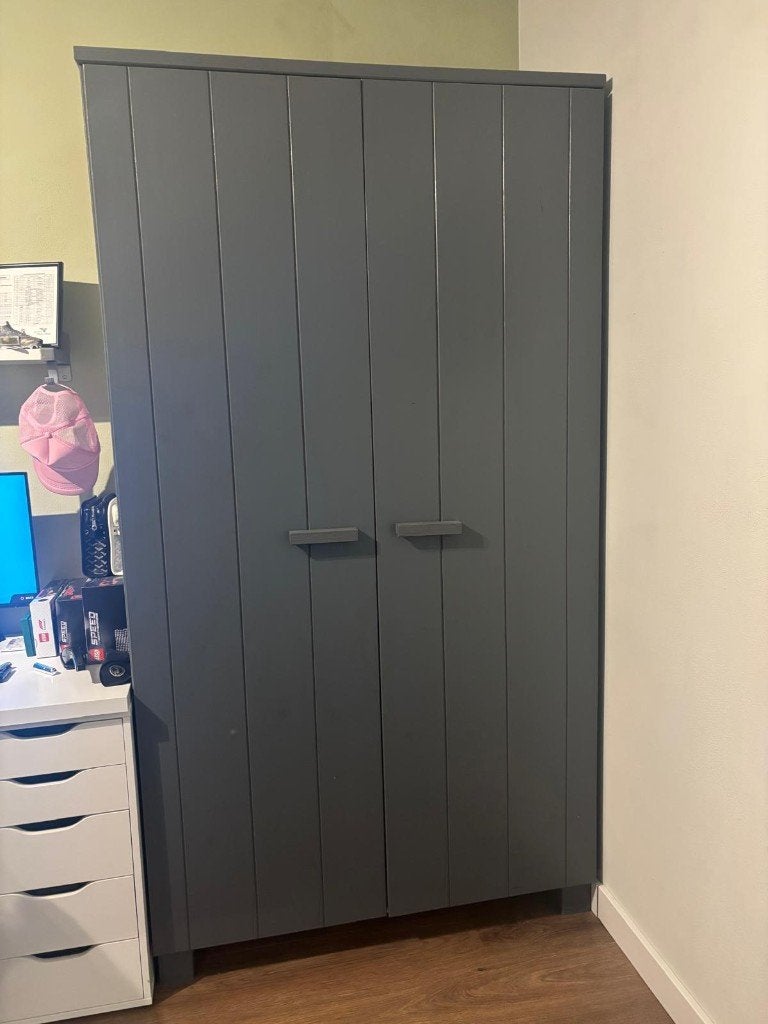 complete slaapkamer, Ophalen, Zo goed als nieuw, Eenpersoons, Het is allemaal van hout, beetje stoere stijl.