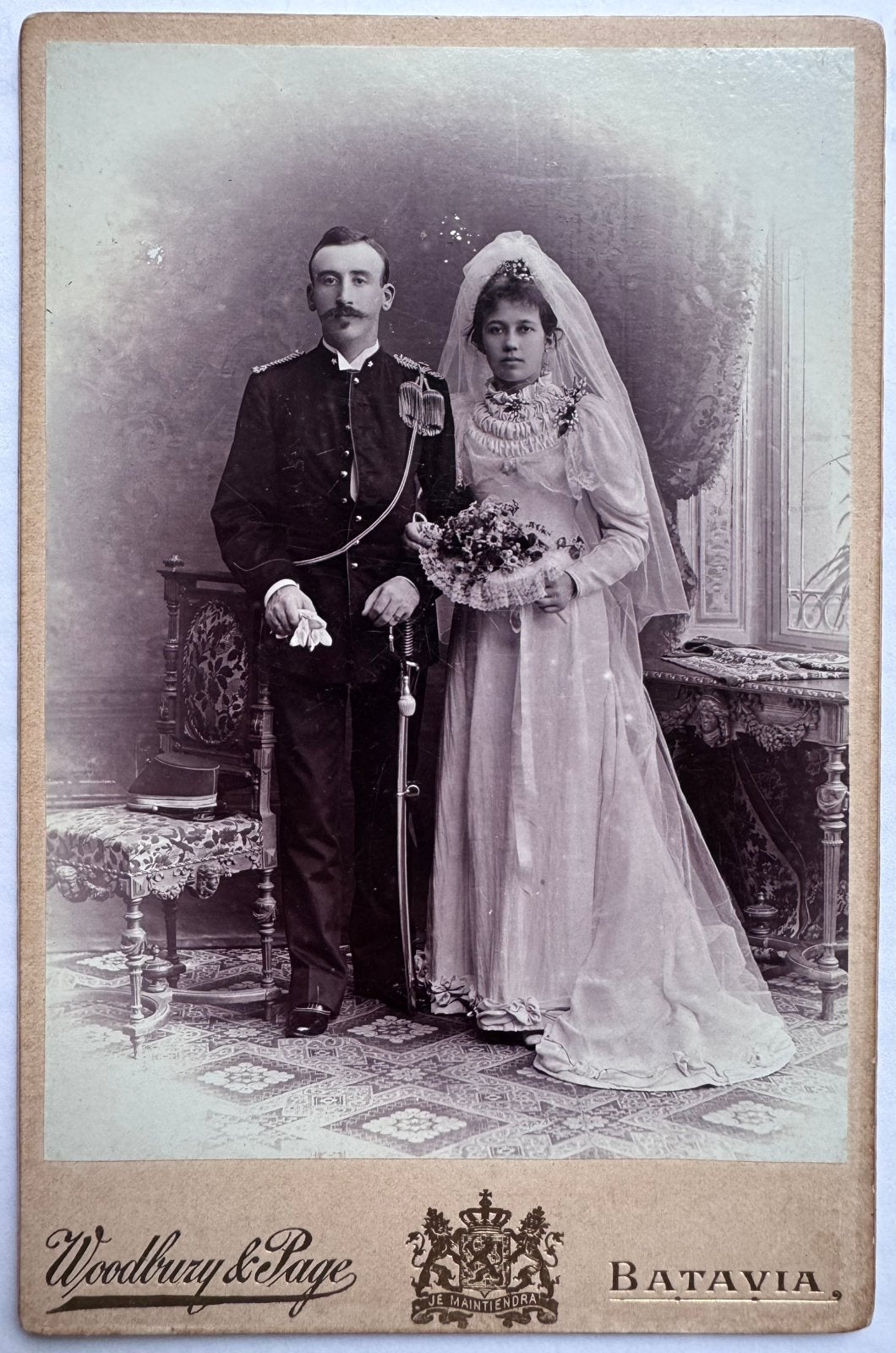 Kabinetkaart Woodbury & Page Batavia | Eur aziatische bruid, Gebruikt, Foto, Klederdracht, Ophalen of Verzenden