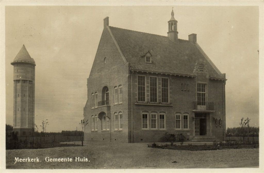 Meerkerk. Gemeente Huis. - watertoren - 1942 gelopen, Verzamelen, Ansichtkaarten | Nederland, Verzenden, 1940 tot 1960, Gelopen