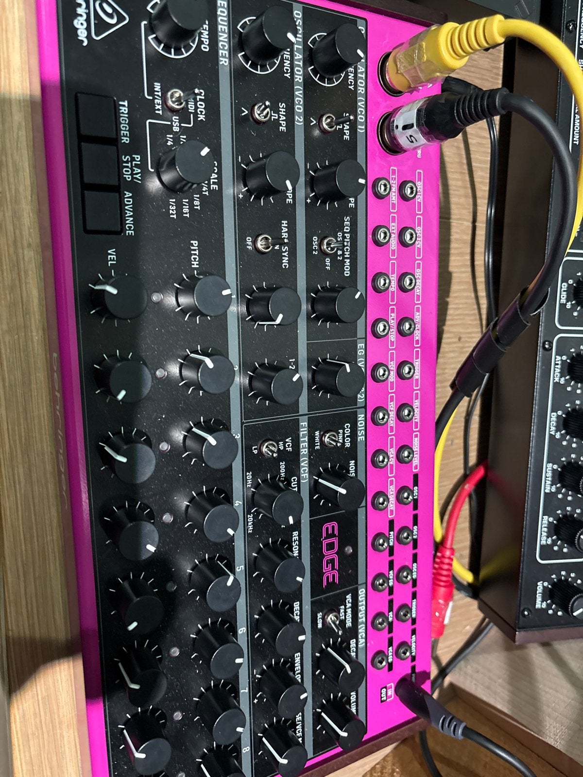Behringer Edge - Analoge Semi-Modulaire Synthesizer, Muziek en Instrumenten, Overige merken, Zo goed als nieuw, Met midi-aansluiting
