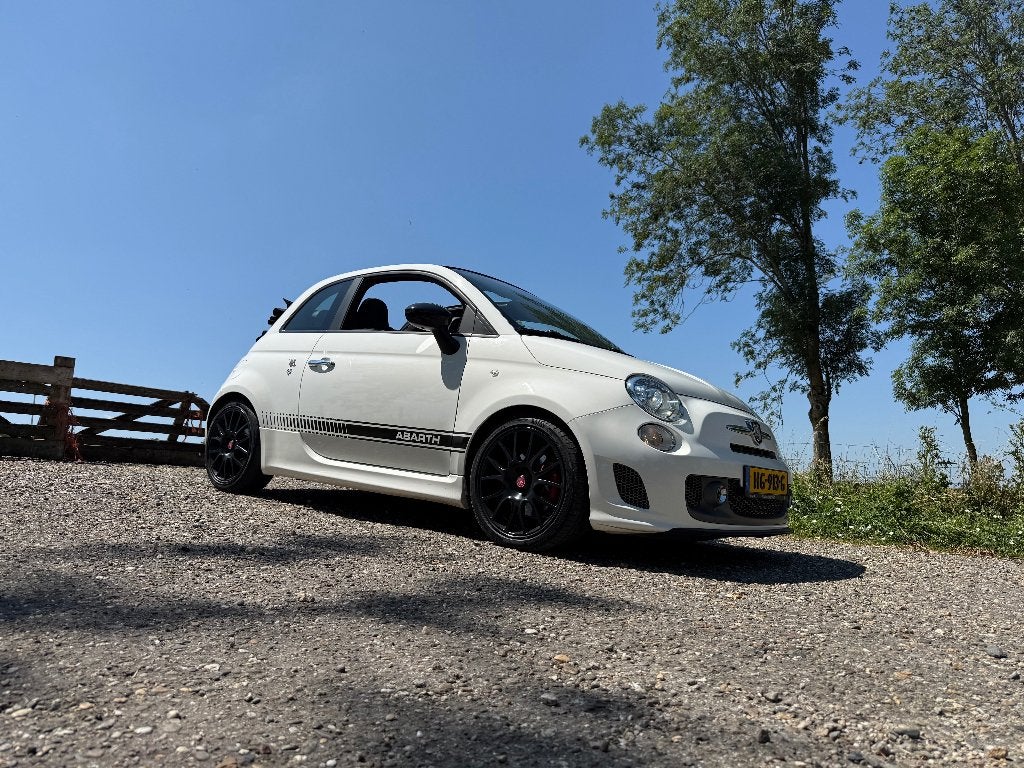 Abarth 595 - Lage KM stand - Dealer onderhouden - NAP, Auto's, Abarth, Voorwielaandrijving, Zwart, Cabriolet, 160 pk