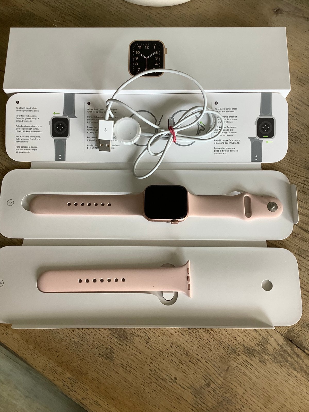 Apple watch 44mm SE Gold Alu Pink Sport Band GPS model A2352, Sieraden, Tassen en Uiterlijk, Smartwatches, Ophalen, IOS, Zo goed als nieuw
