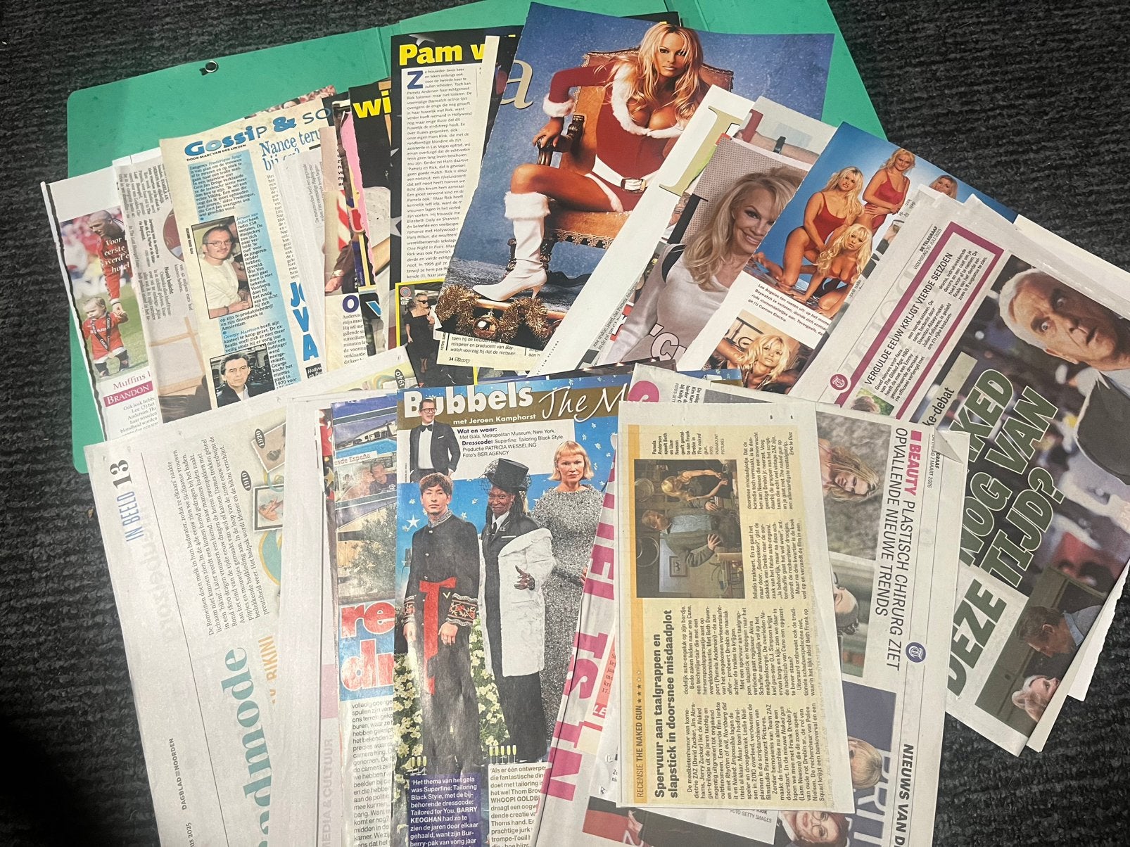Stapel Pamela Anderson items, Verzenden, 1980 tot heden, Tijdschrift