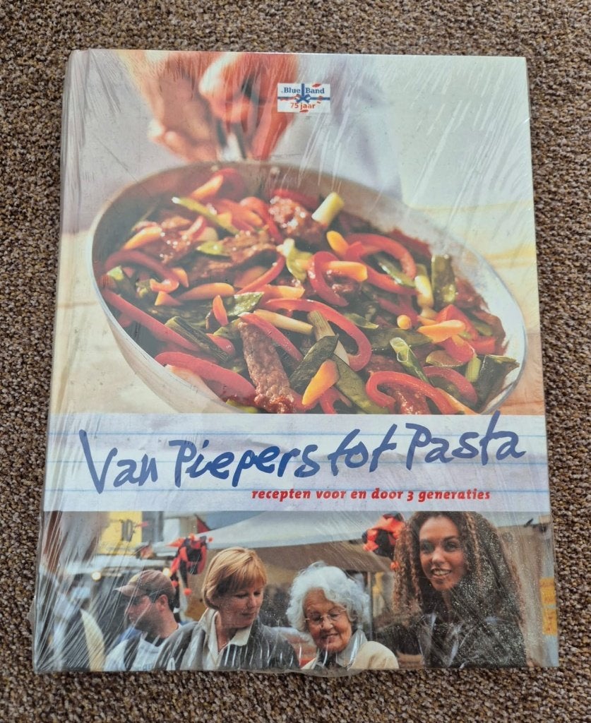 Kookboek Van Piepers tot Pasta - Blue Band 75 jaar - nieuw, Boeken, Nieuw, Ophalen of Verzenden, Hoofdgerechten, Europa