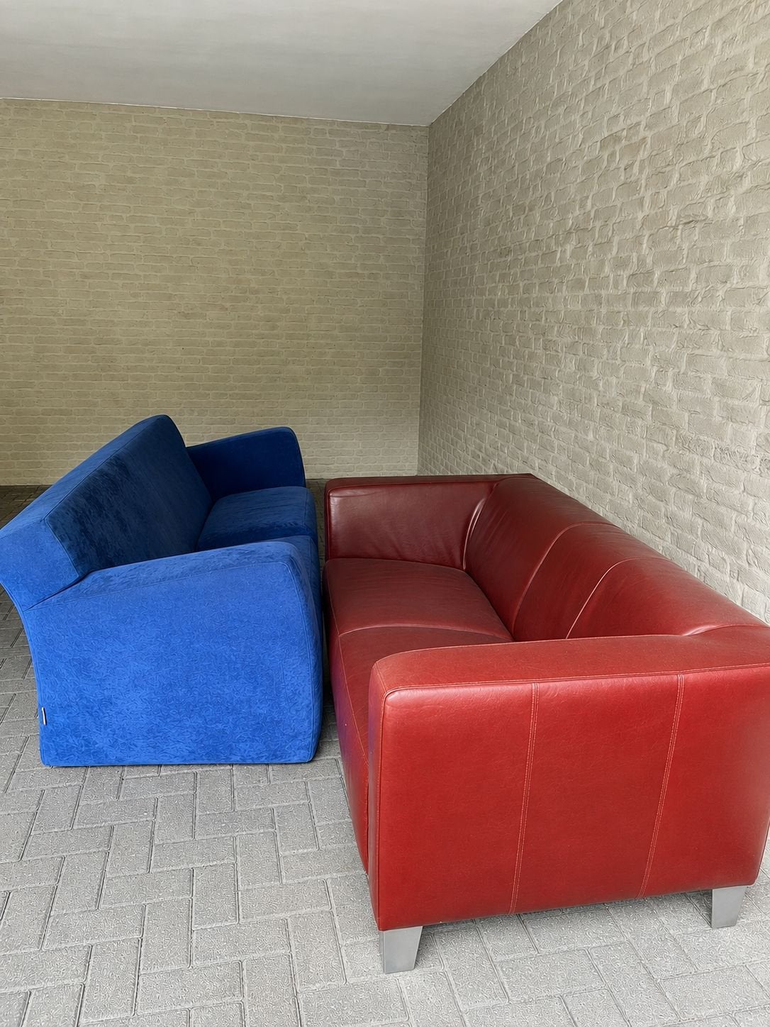 Blauwe suede bank van Piet Klerkx, Ophalen, Overige materialen, 150 tot 200 cm, Tweepersoons