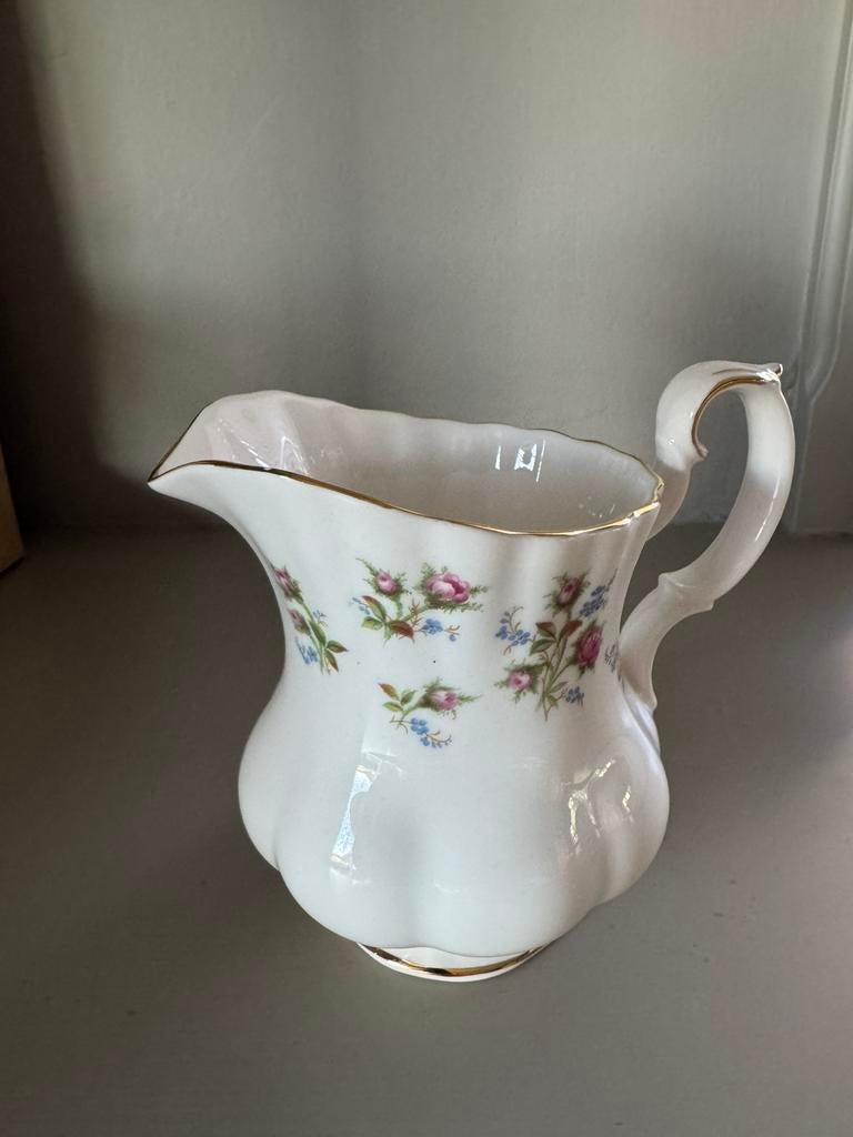 Royal Albert Winsome melkkannetje. High tea!, Antiek en Kunst, Antiek | Servies los, Ophalen of Verzenden