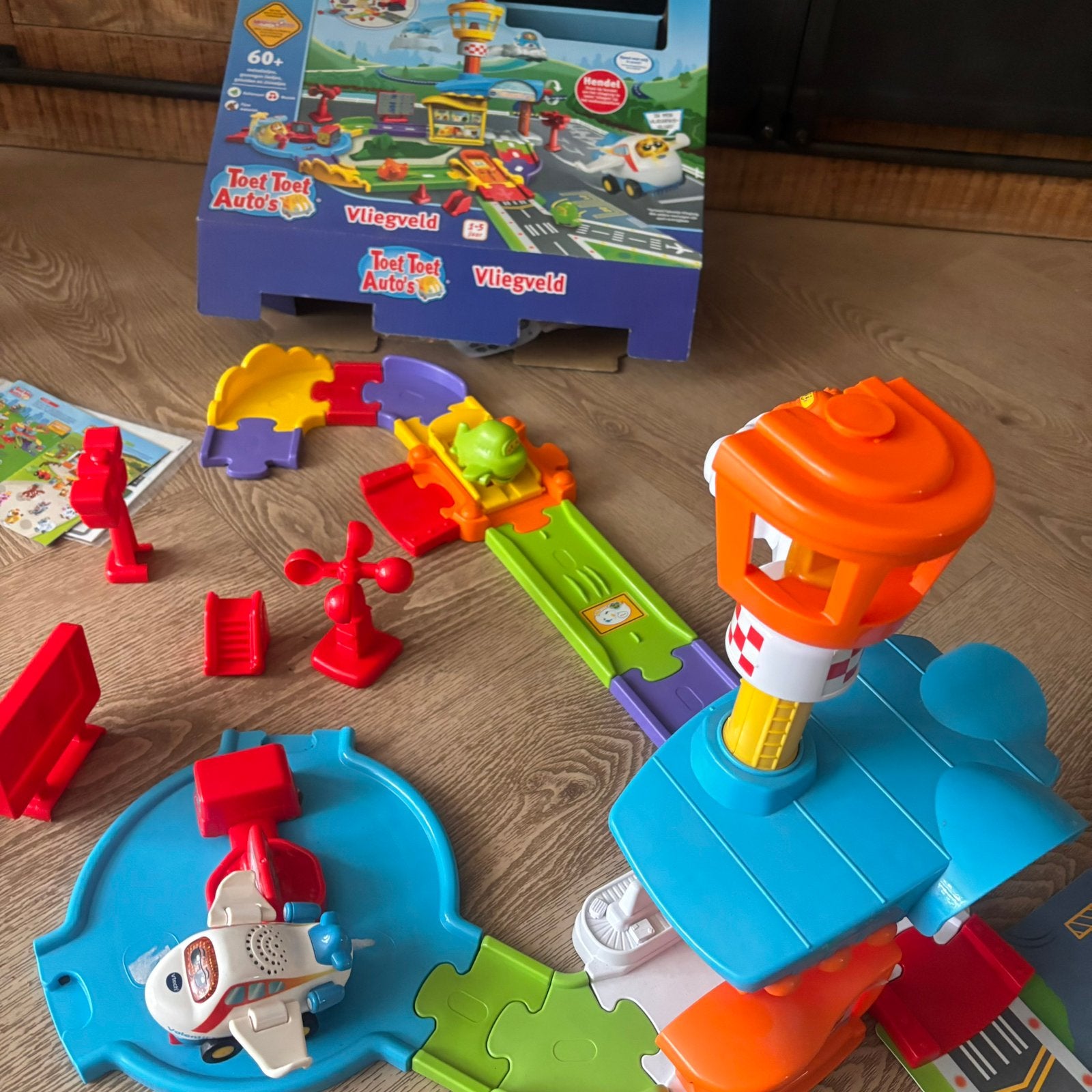 Toet toet vliegveld, Kinderen en Baby's, Ophalen, Zo goed als nieuw, 2 tot 4 jaar