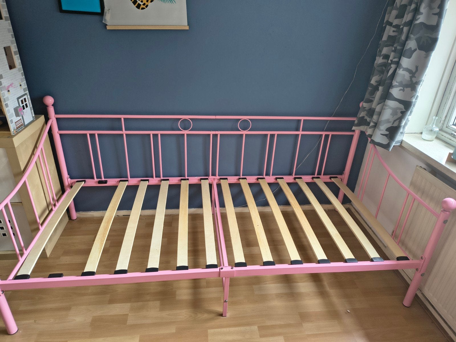 Roze 1-persoons meisjes bed/bank met lattenbodem, Ophalen, Gebruikt, 70 tot 85 cm, Lattenbodem