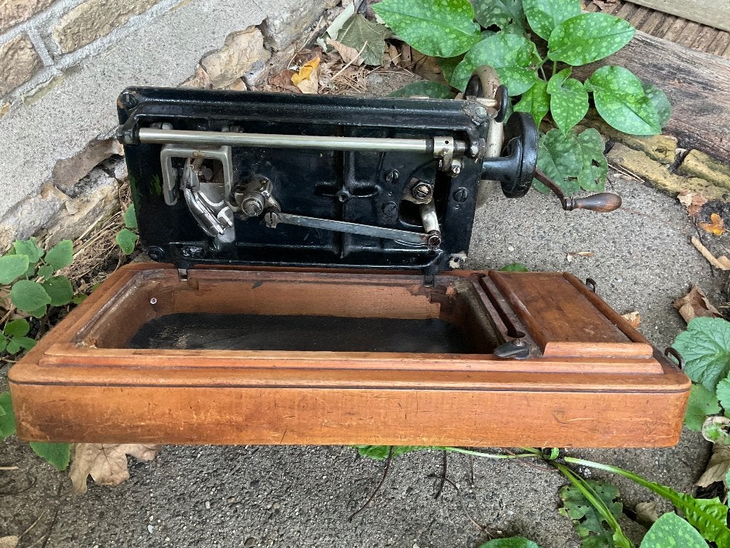 Slinger naaimachine, Ophalen