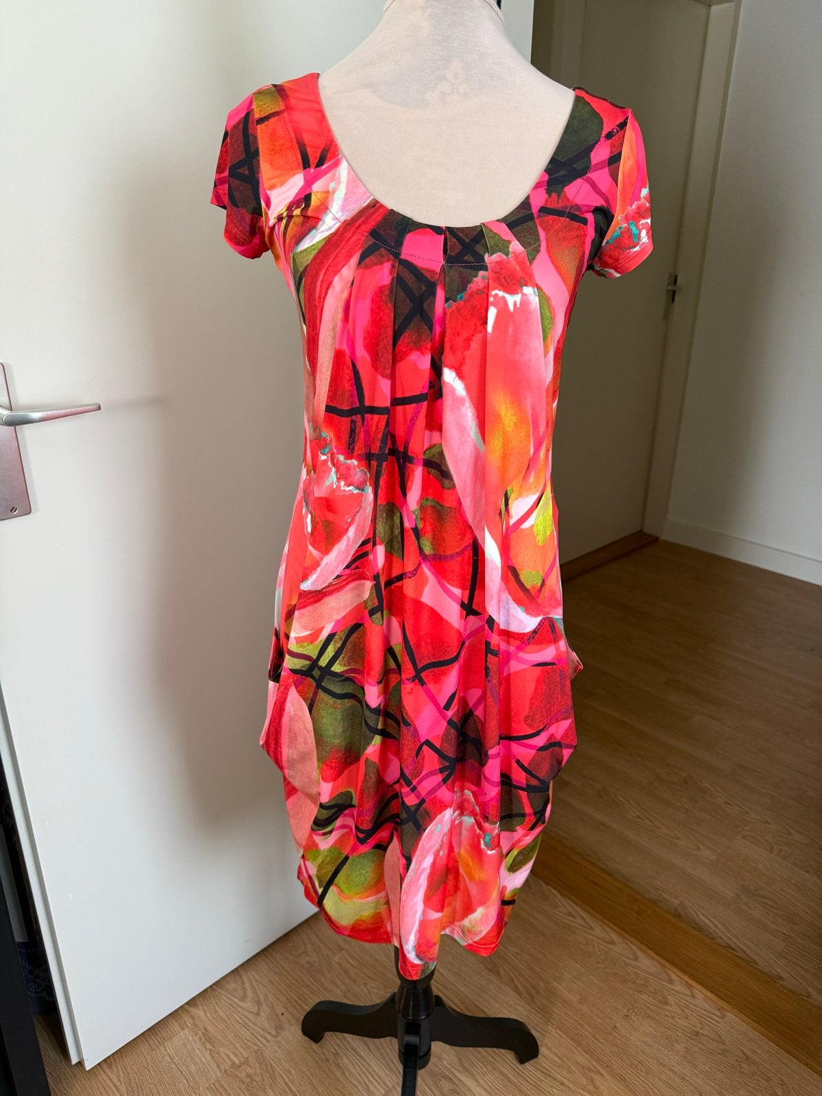 Eroke Made in Italy jurk, kleurrijk bloemenpatroon, Maat 38/40 (M), Meerkleurig, Ophalen of Verzenden, Zo goed als nieuw
