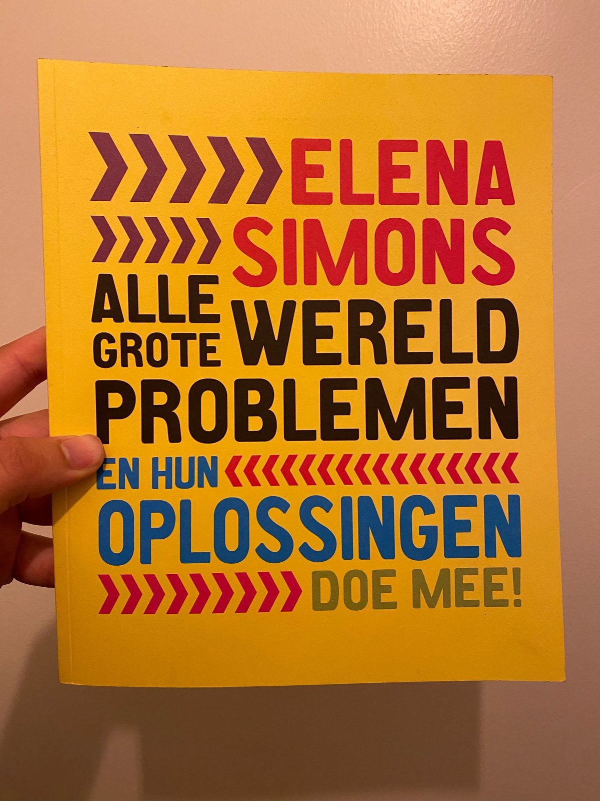 Elena Simons - Alle Grote Wereldproblemen en hun Oplossingen, Ophalen of Verzenden, Zo goed als nieuw, Nederland
