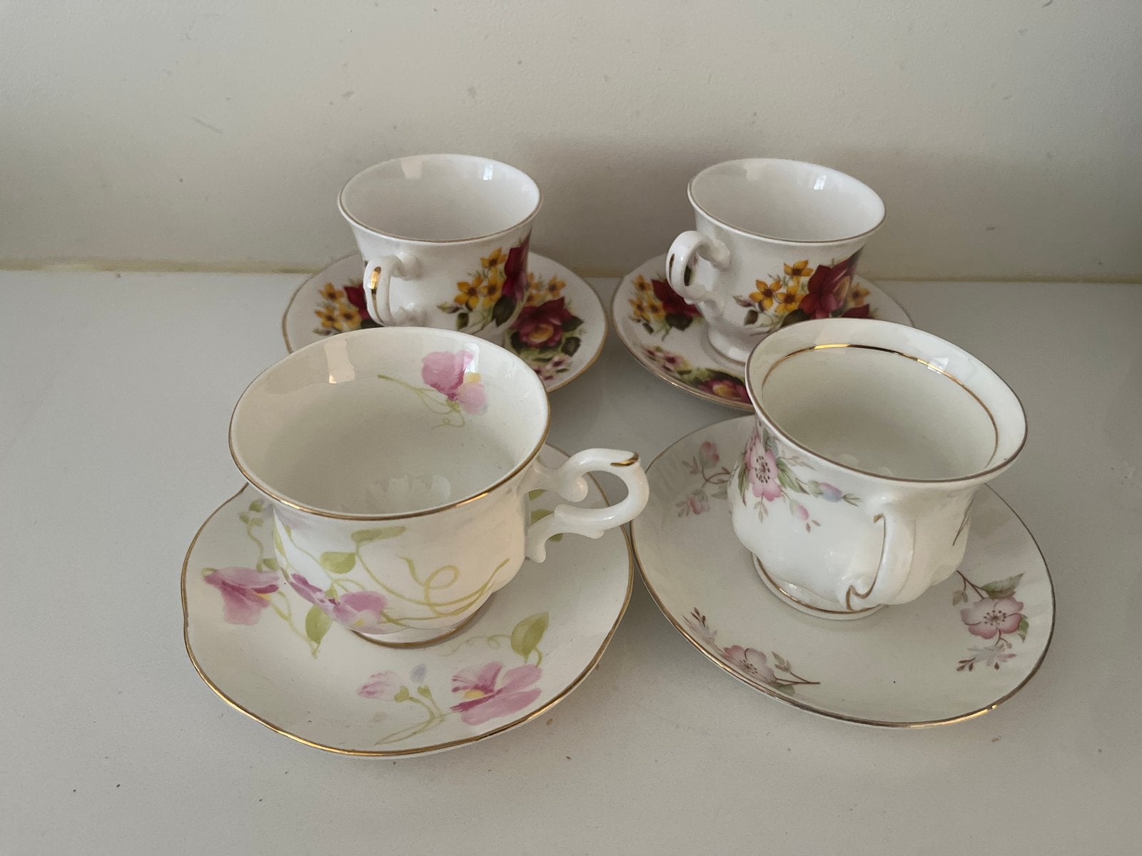 Set van 4 vintage theekopjes met schotels - diverse bloemmot, Ophalen
