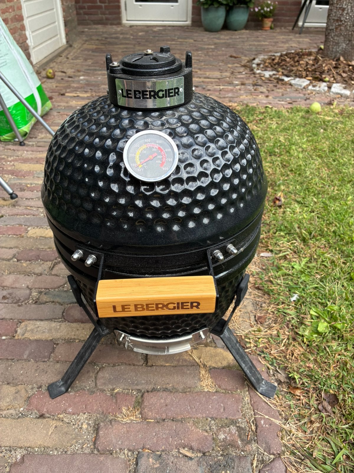 Kamado bbq le bergier, Ophalen, Zo goed als nieuw, Met accessoires
