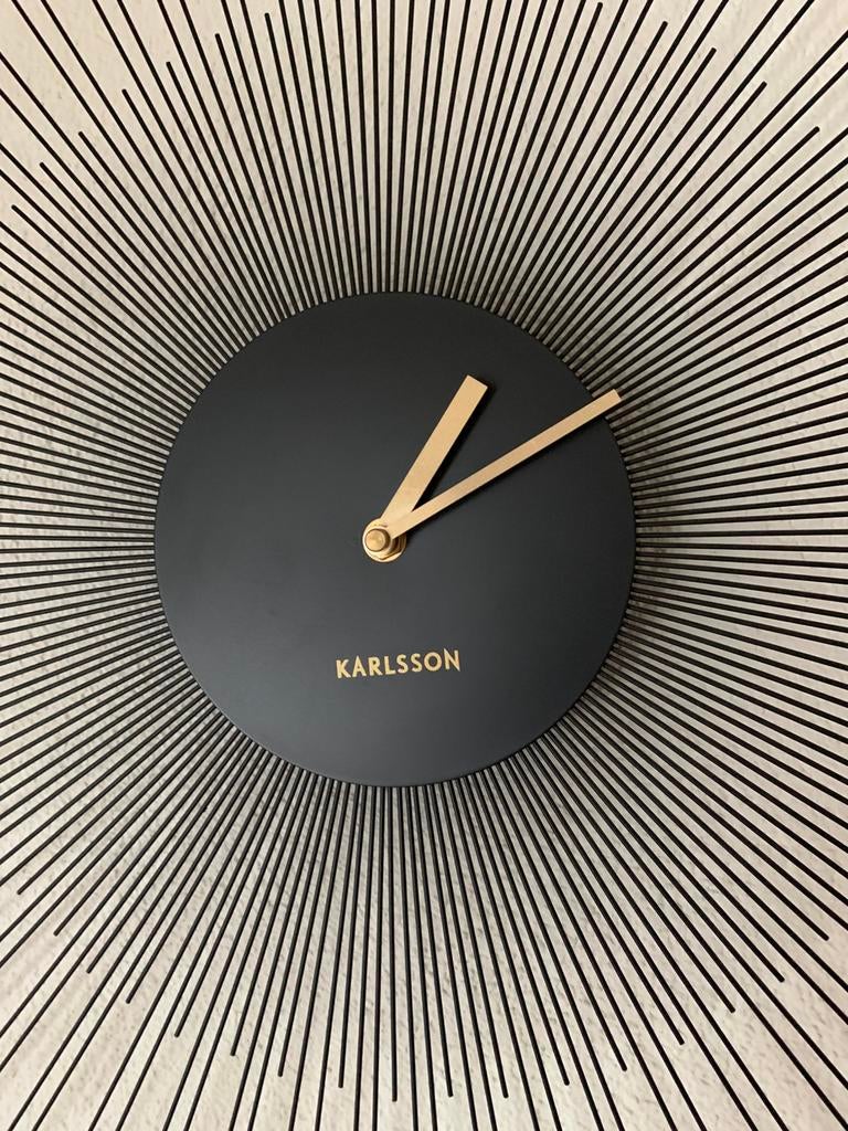 Karlsson klok metaal 60cm doorsnede, Huis en Inrichting, Woonaccessoires | Klokken, Ophalen of Verzenden, Zo goed als nieuw, Wandklok