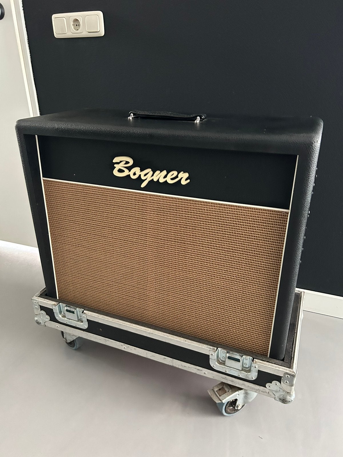 Bogner 2x12 v30 oversized met case, Ophalen, Zo goed als nieuw, 100 watt of meer