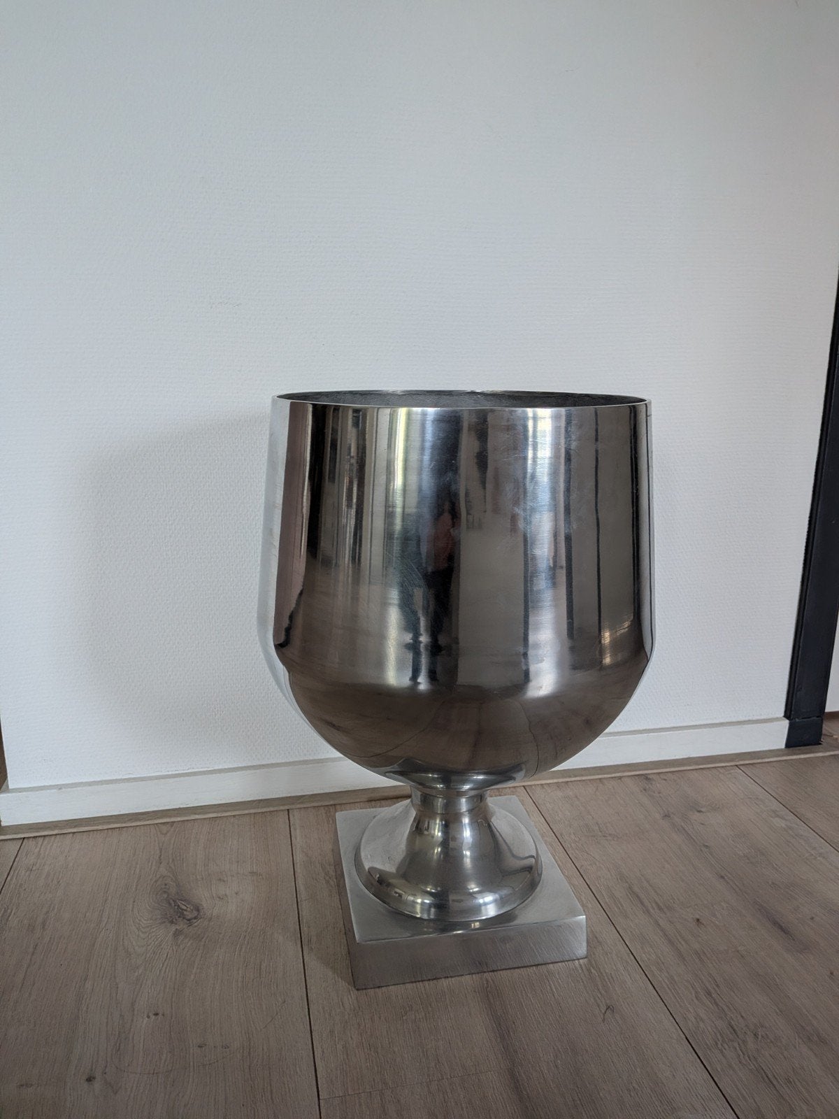 Luxe zilverkleurige vaas - 55 cm hoog, 35 cm doorsnee, Huis en Inrichting, Ophalen of Verzenden