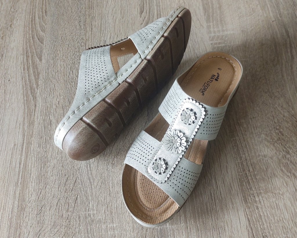 Zilveren sandalen slippers van Naturform, maat 40 - nieuw, Overige kleuren, Naturform, Nieuw, Sandalen of Muiltjes